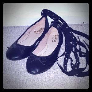 Flats with ankle ties